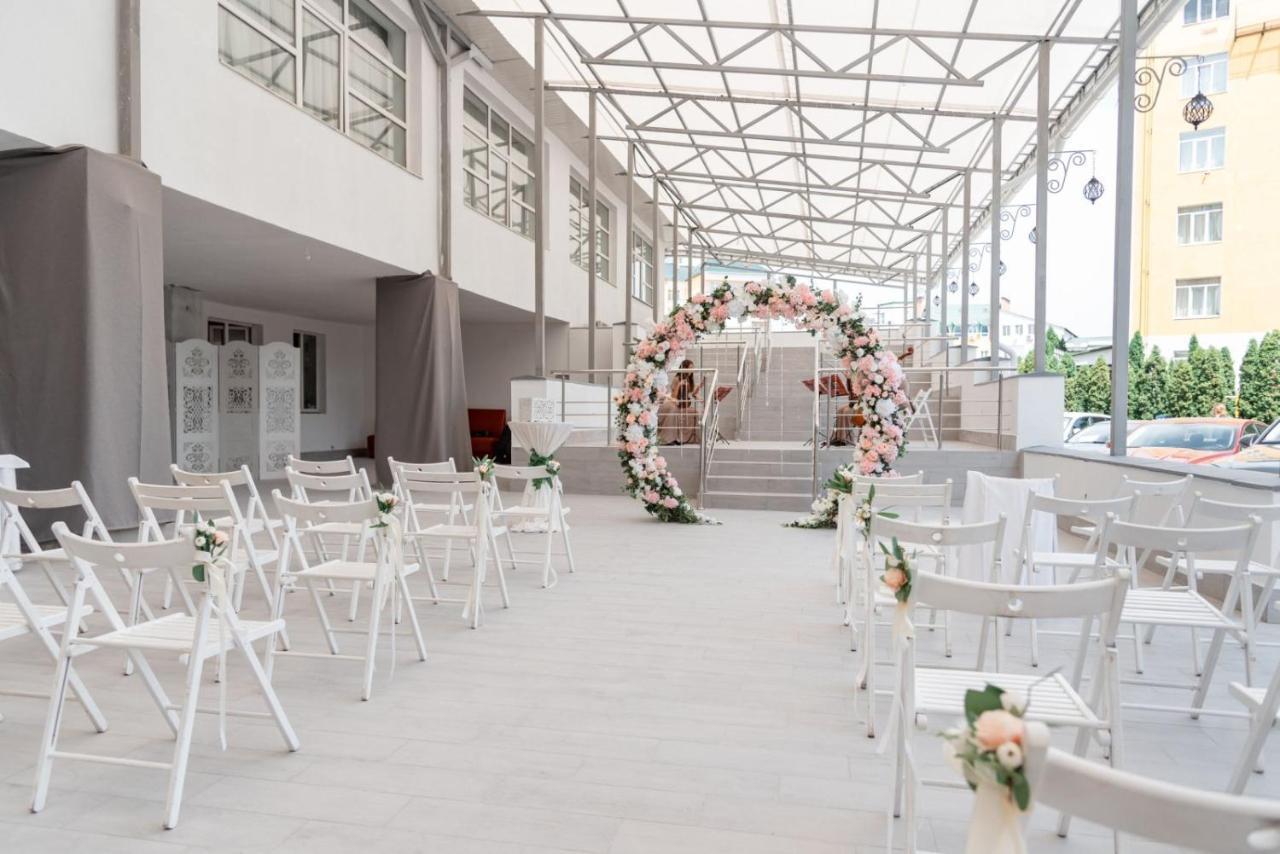 Congress Hotel Verhovina Petropavlovskaya Borshchagovka Exteriér fotografie